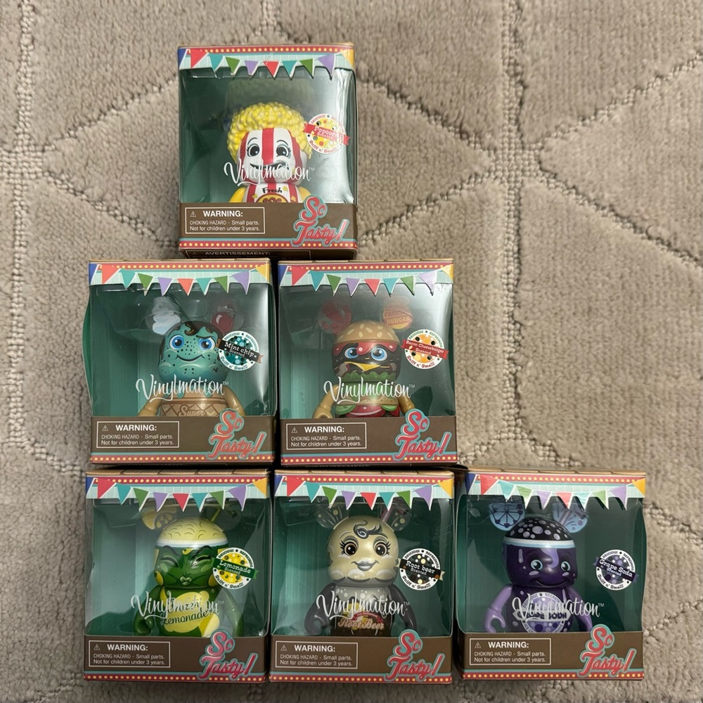 Disney Vinylmations So Tasty! Scented vinyl action figure collection (NEW)